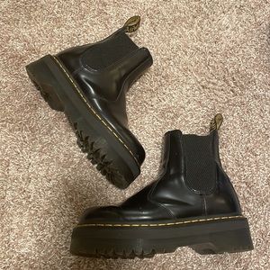 DR. MARTENS 2976 SMOOTH LEATHER PLATFORM CHELSEA BOOTS